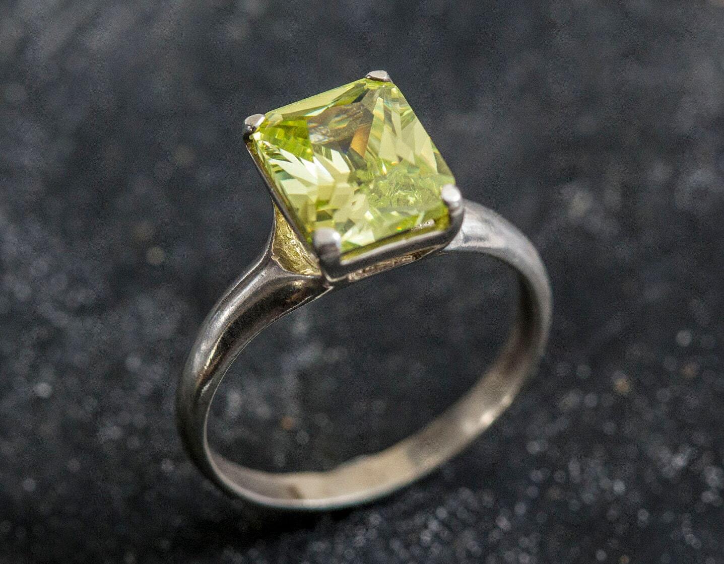 Vintage Sterling Silver Large Peridot Statement Ring - Unique Gold &  Diamonds