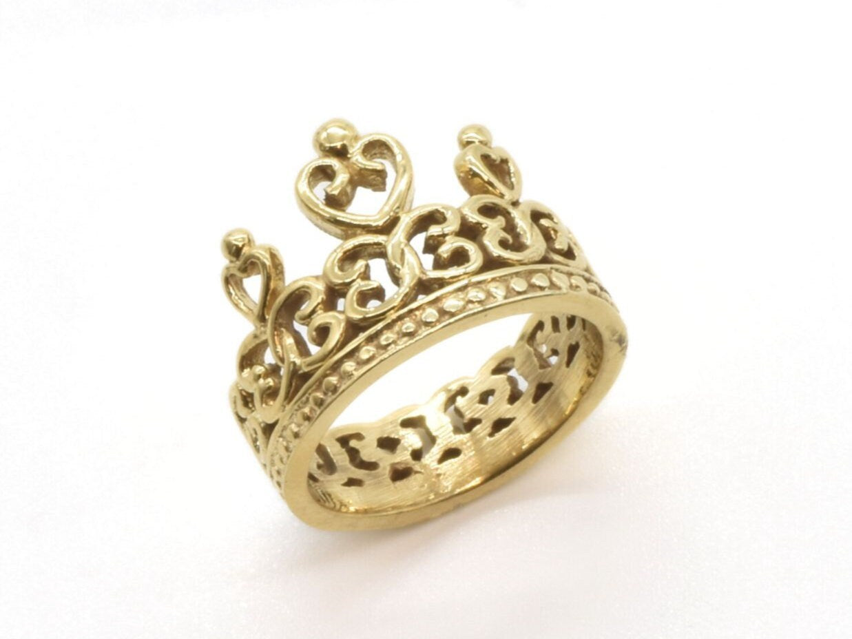 Gold king and store queen wedding rings