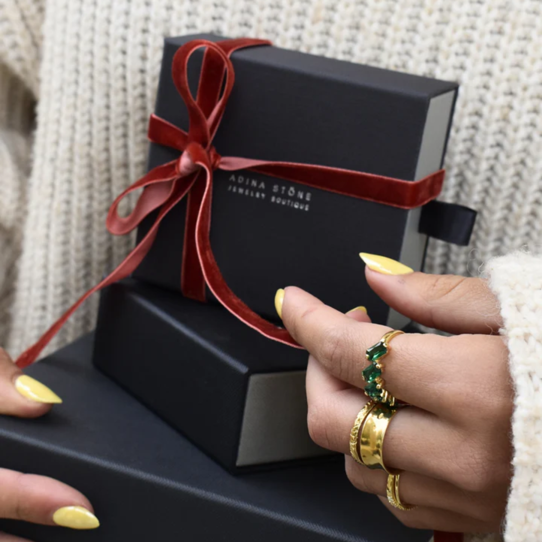 Best Christmas Jewelry Gifts 2025: Meaningful Gemstones & Handmade Pieces.