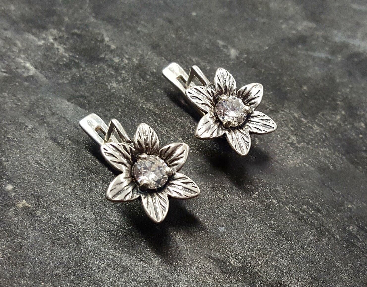Sparkly Earrings, Diamond Earrings, Created Diamond, Flower Earrings, Vintage Flower Earrings, Diamond Studs, Flower Studs, Silver Earrings