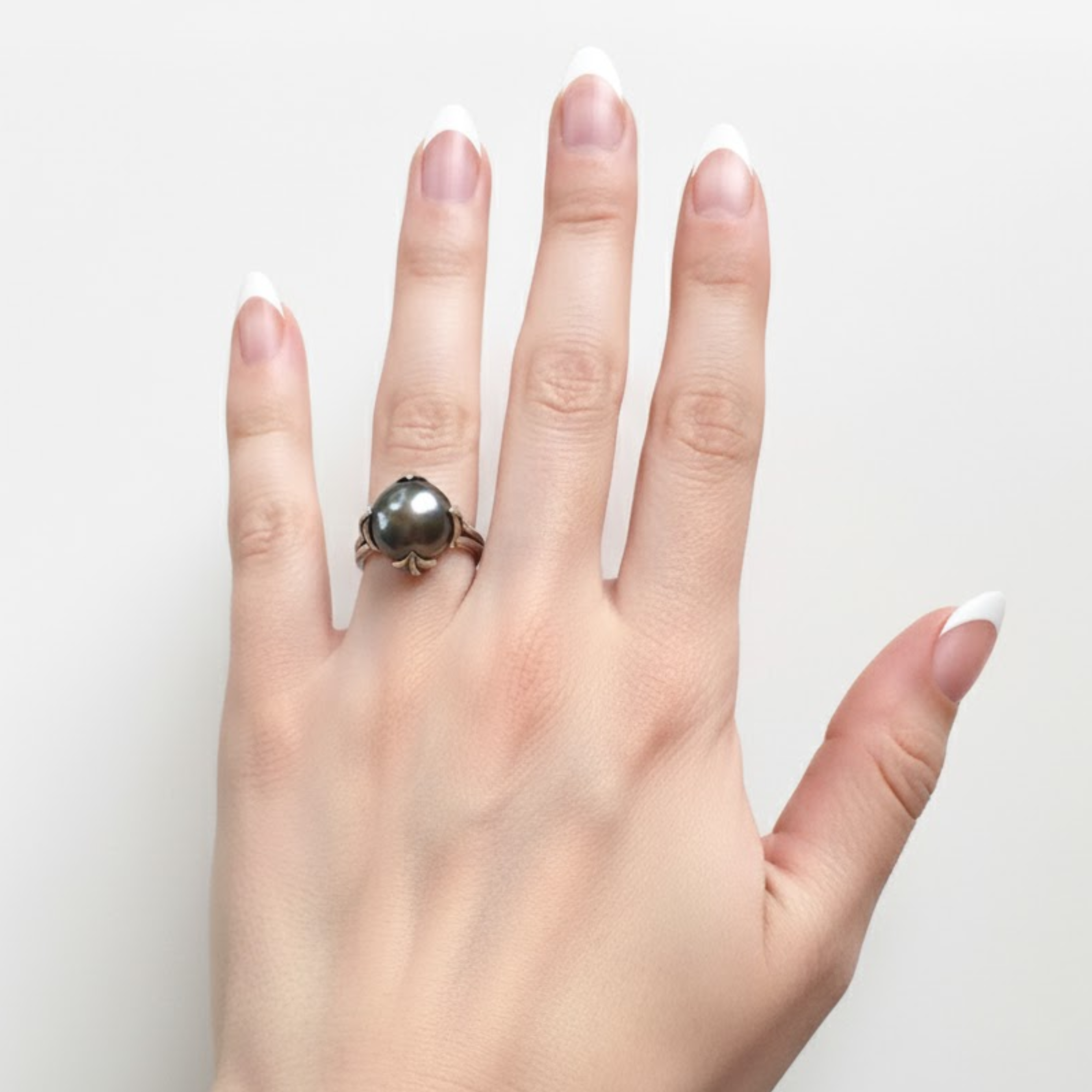 Beautiful Black Pearl Leaf Ring in 925 Sterling Silver, a timeless piece for any occasion and a great birthday gift.