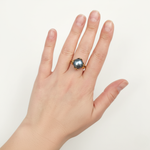 Chic Black Pearl Leaf Ring crafted from 18k Gold Vermeil - Versatile design ideal for everyday elegance and meaningful gifts.