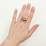 Chic Black Pearl Leaf Ring crafted from 18k Gold Vermeil - Versatile design ideal for everyday elegance and meaningful gifts.