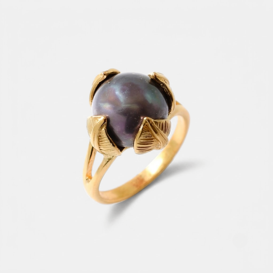 Black Pearl Gold Ring - Pearl Leaf Ring - Genuine Black Pearl Ring made in 18k Gold Vermeil. Ideal for everyday wear and perfect for birthday gifting and special occasions.