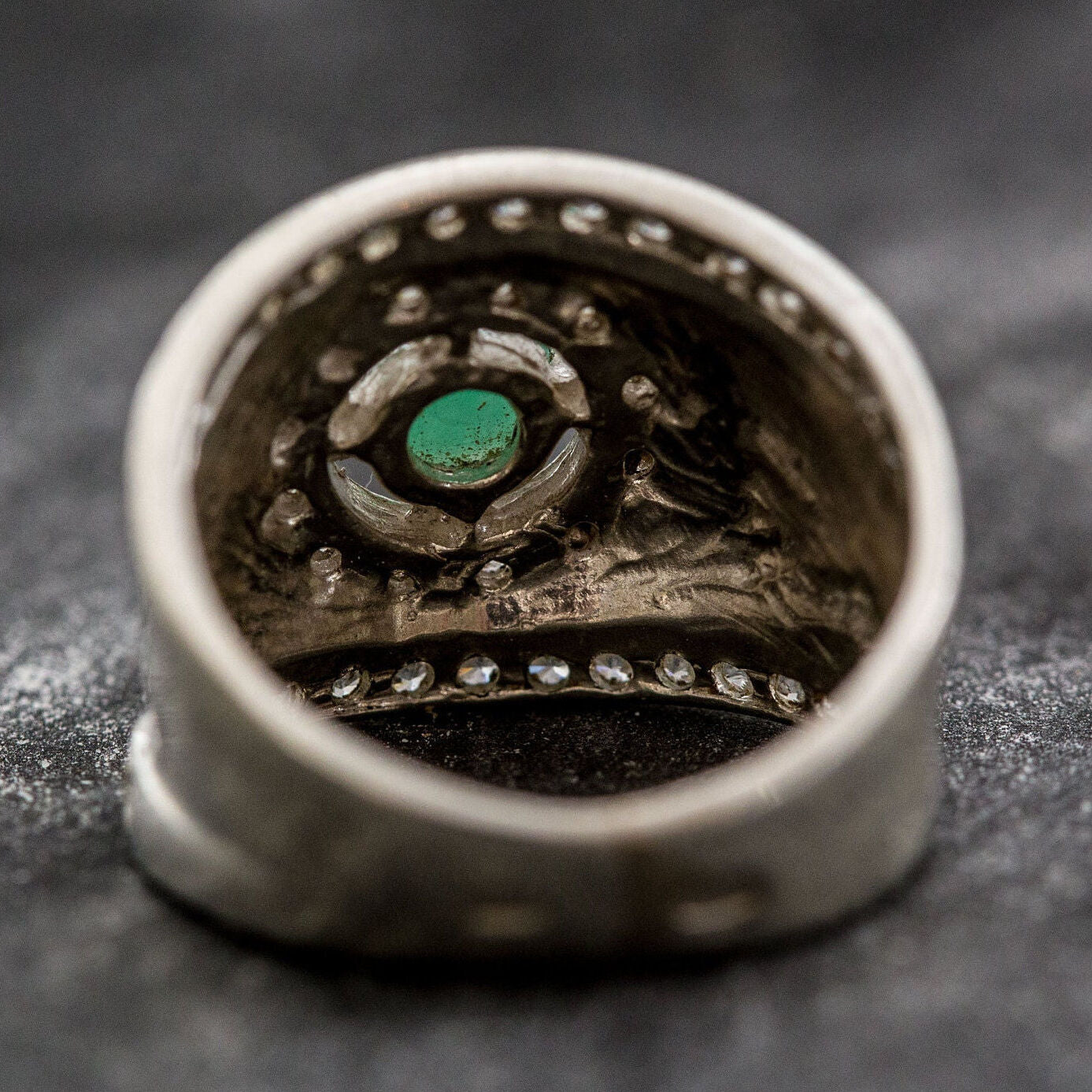 Delicate 925 Sterling Silver Ring featuring a Round Emerald, a timeless piece for daily elegance and thoughtful gifting.