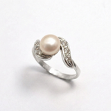 Stylish 925 Sterling Silver ring with a stunning Natural Pearl, ideal for everyday elegance and meaningful gifts for June.
