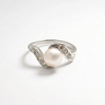 Chic 925 Sterling Silver ring showcasing a Natural Pearl, symbolizing purity—a lovely June birthday gift for any occasion.