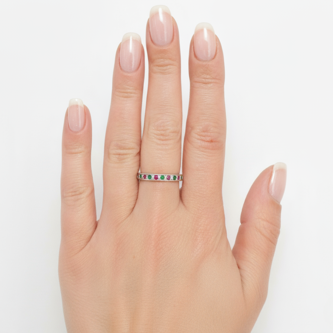 Elegant 925 Sterling Silver ring featuring a vibrant Round Natural Green Emerald, the perfect May birthstone gift.