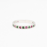 Chic 925 Sterling Silver ring adorned with a stunning Round Natural Green Emerald, ideal for special occasions and everyday wear.