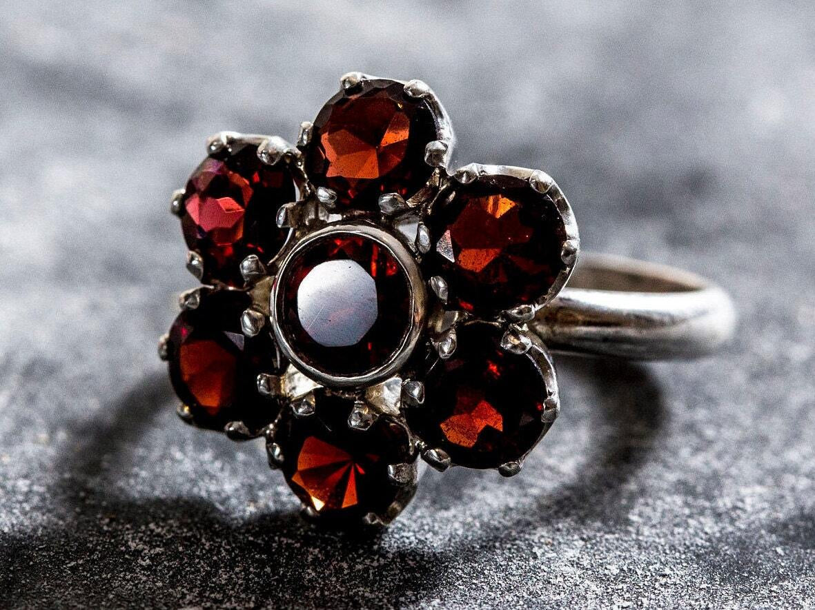 Flower Ring, Garnet Ring, Natural Garnet, Vintage Garnet Ring, January Birthstone, January Ring, Vintage Rings, Rose Ring, Solid Silver Ring