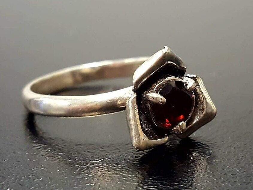 Garnet Ring, Natural Garnet, January Ring, Silver Rose Ring, Red Vintage Ring, Red Rose Ring, January Birthstone, Solid Silver Ring, Garnet