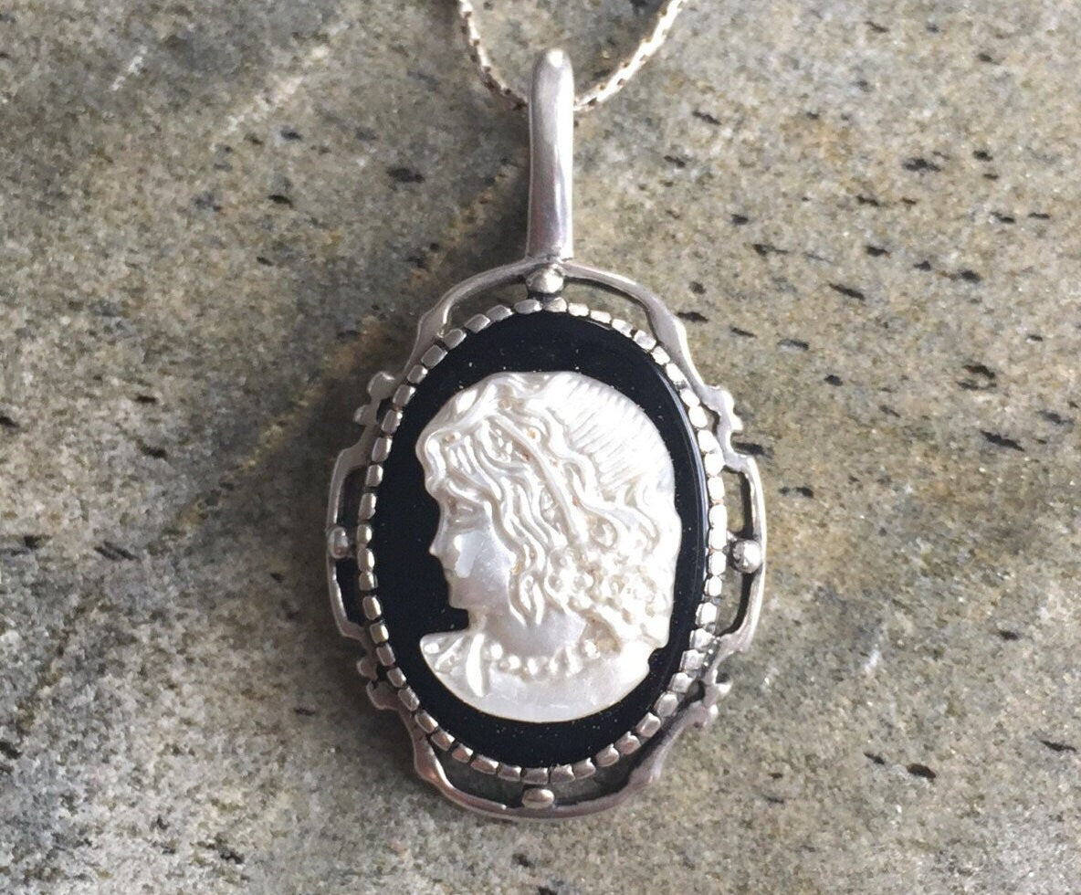 Cameo Pendant, Lady Pendant, Victorian Pendant, Roman Jewelry, Vintage Pendant, Roman Pendant, Carved Pendant, Silver Pendant, Solid Silver