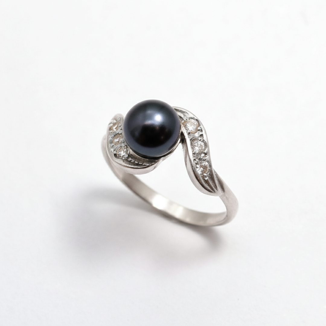 Timeless Black Pearl Ring in 925 Sterling Silver - A chic accessory for daily wear and a unique gift for any celebration.