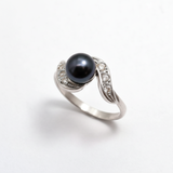 Timeless Black Pearl Ring in 925 Sterling Silver - A chic accessory for daily wear and a unique gift for any celebration.