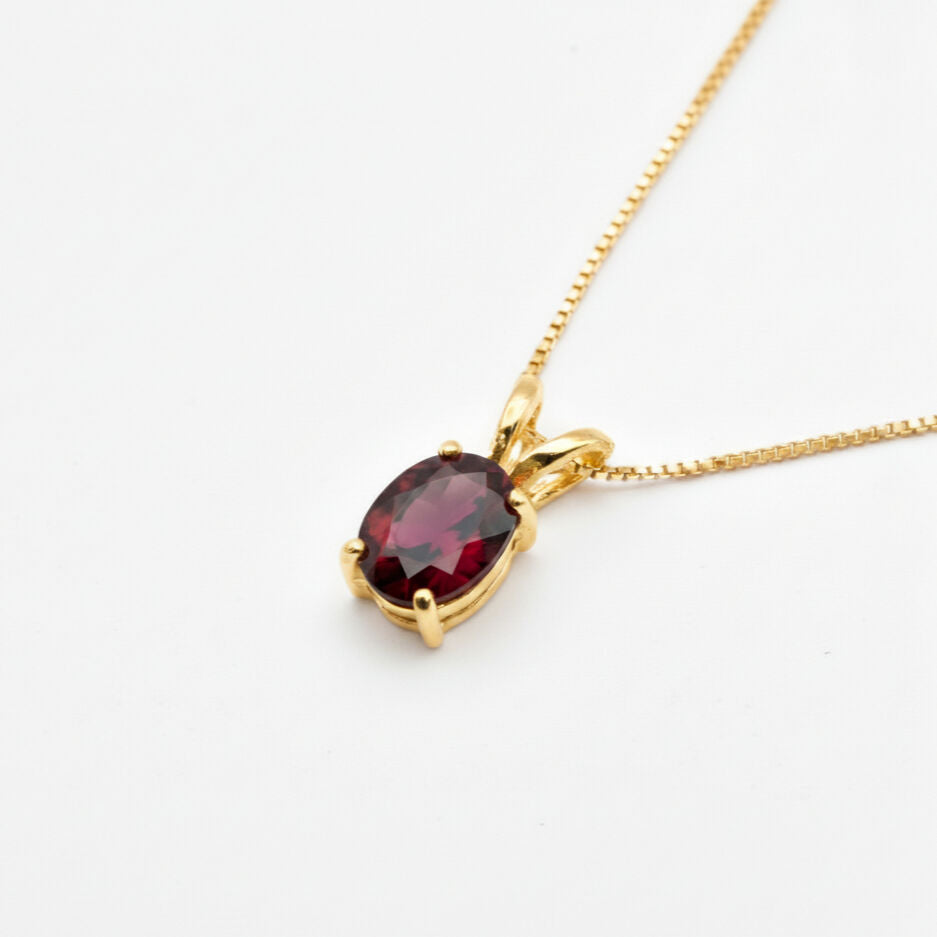 Chic 18k Gold Vermeil Garnet Pendant, showcasing January's birthstone, symbolizes devotion, ideal for everyday elegance and gifting.