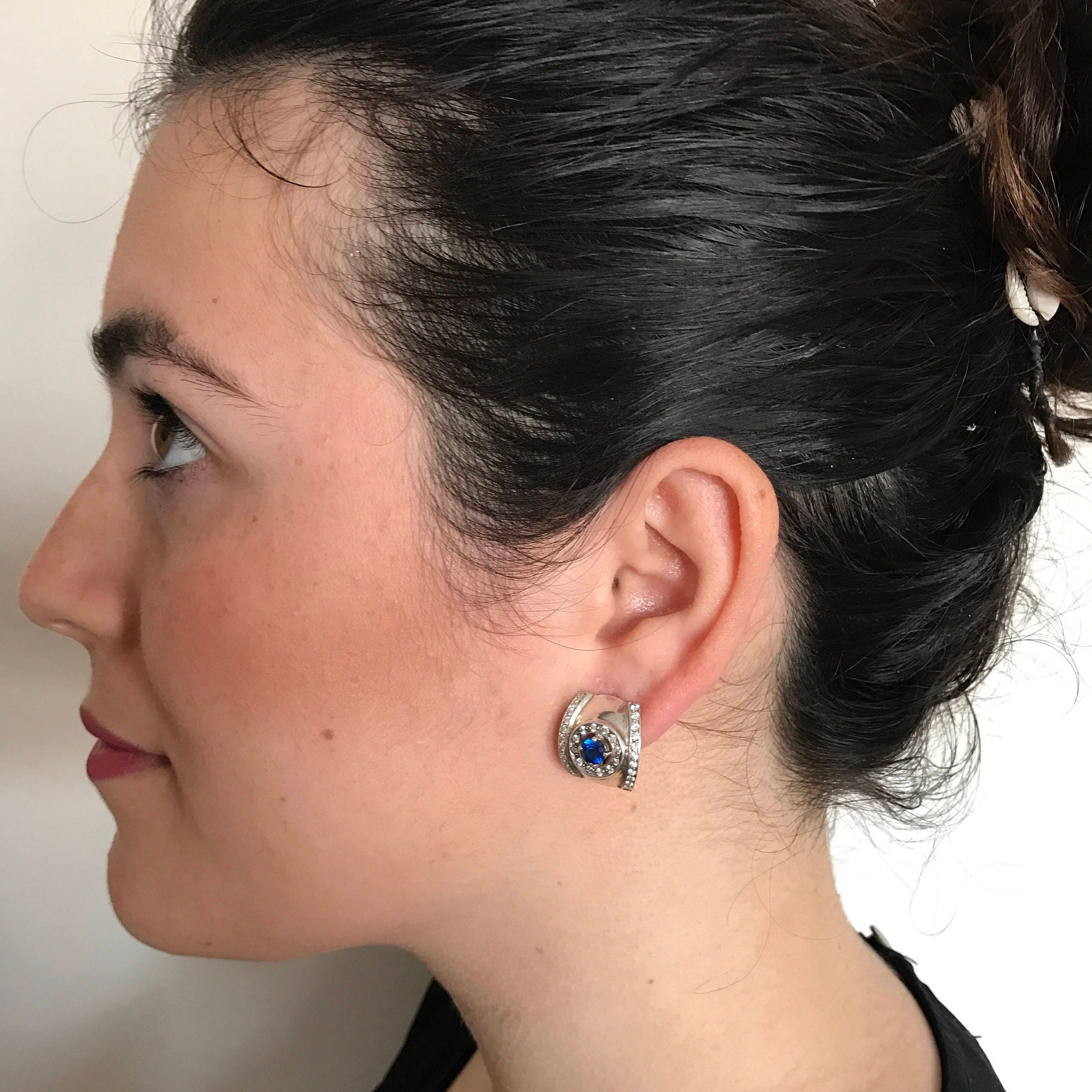 Sapphire earrings in 925 sterling silver with round blue sapphire, perfect for birthdays and everyday elegance.