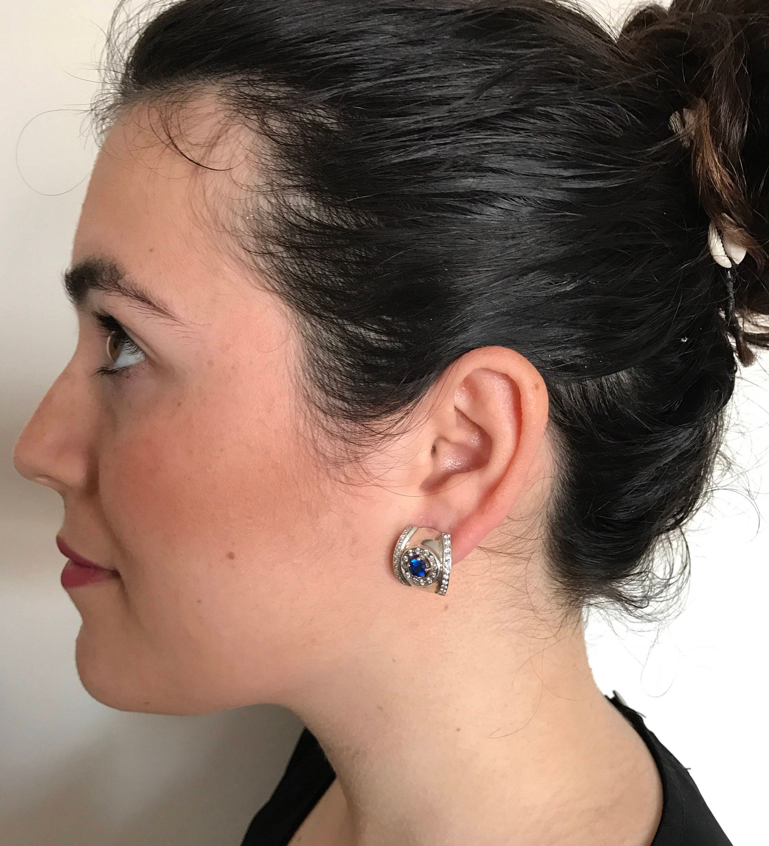 Sapphire earrings in 925 sterling silver with round blue sapphire, perfect for birthdays and everyday elegance.