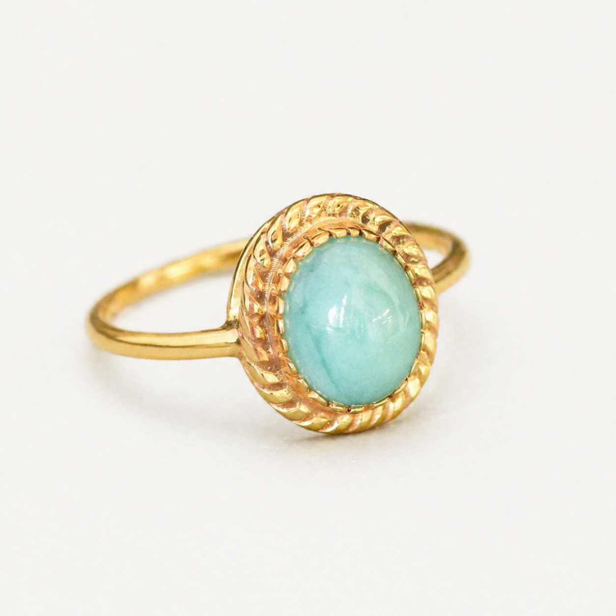Stunning 18k gold vermeil ring with a brilliant oval green emerald, a symbol of healing and harmony, ideal for daily wear.