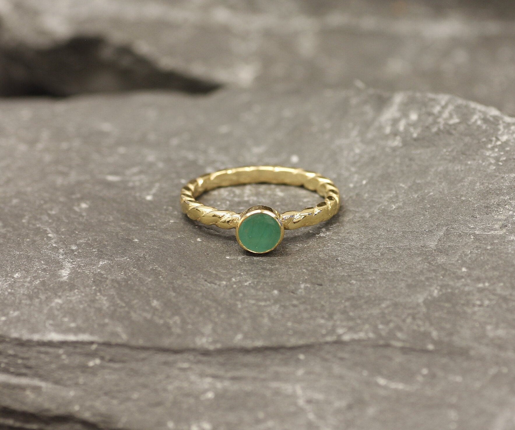 Elegant 18k Gold Vermeil Natural Emerald Ring featuring a round emerald, perfect for birthdays and special occasions.