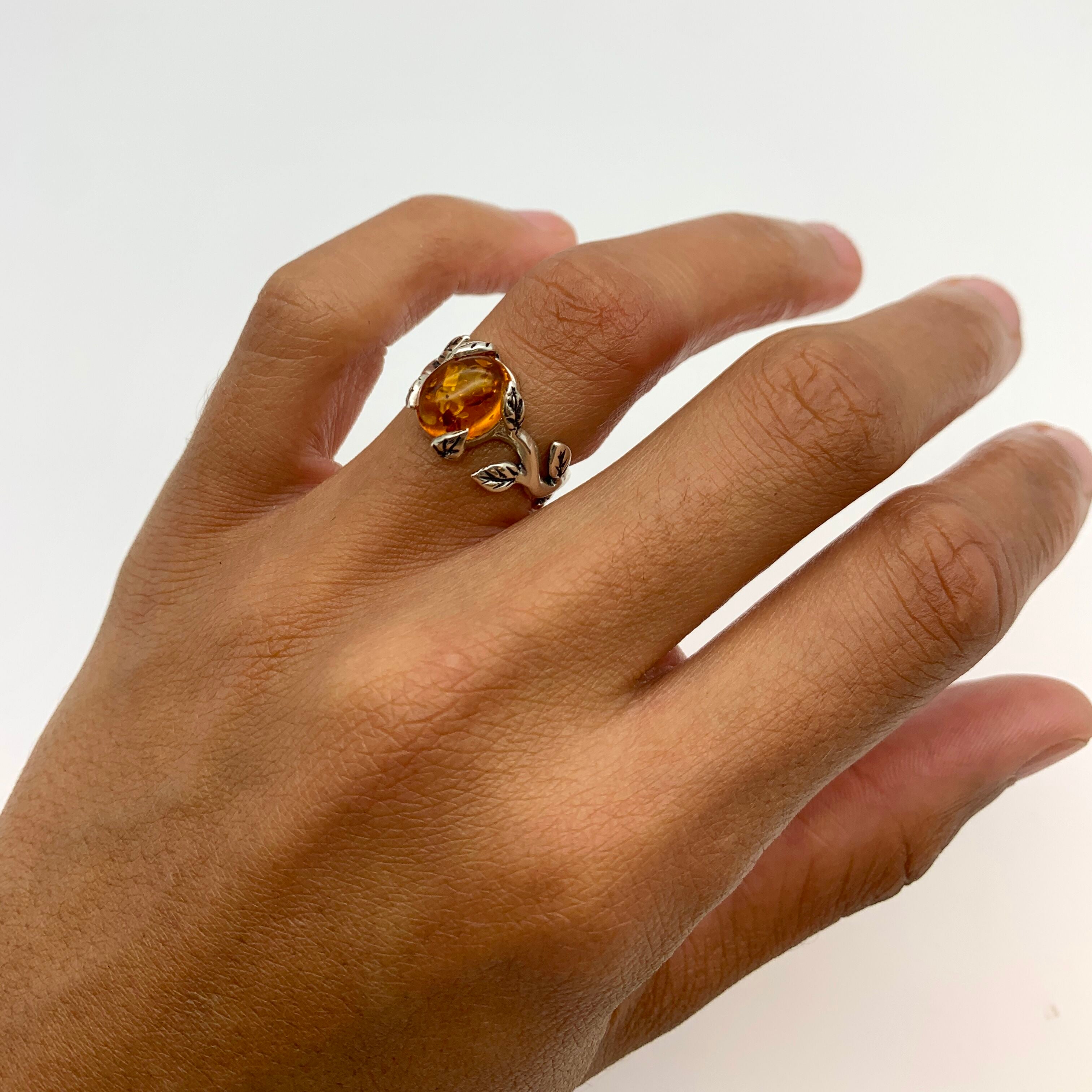 Amber Ring, Natural Amber, Taurus Birthstone, Silver Leaf Ring, Vintage Ring, Yellow Amber Ring, Leaf Ring, Floral Ring, Solid Silver Ring