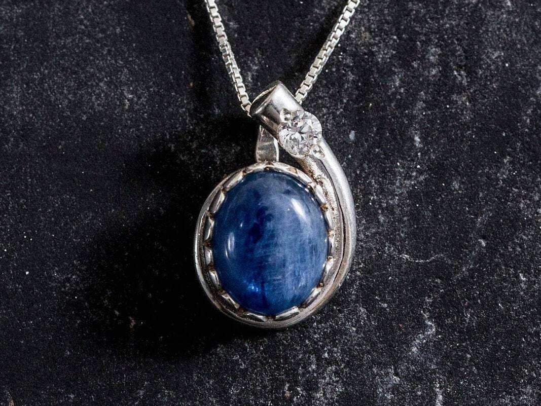 Blue Kyanite Necklace, Blue Kyanite, Vintage Pendant, Blue Teardrop Pendant, Antique Necklace, Blue Oval Necklace, Solid Silver Pendant