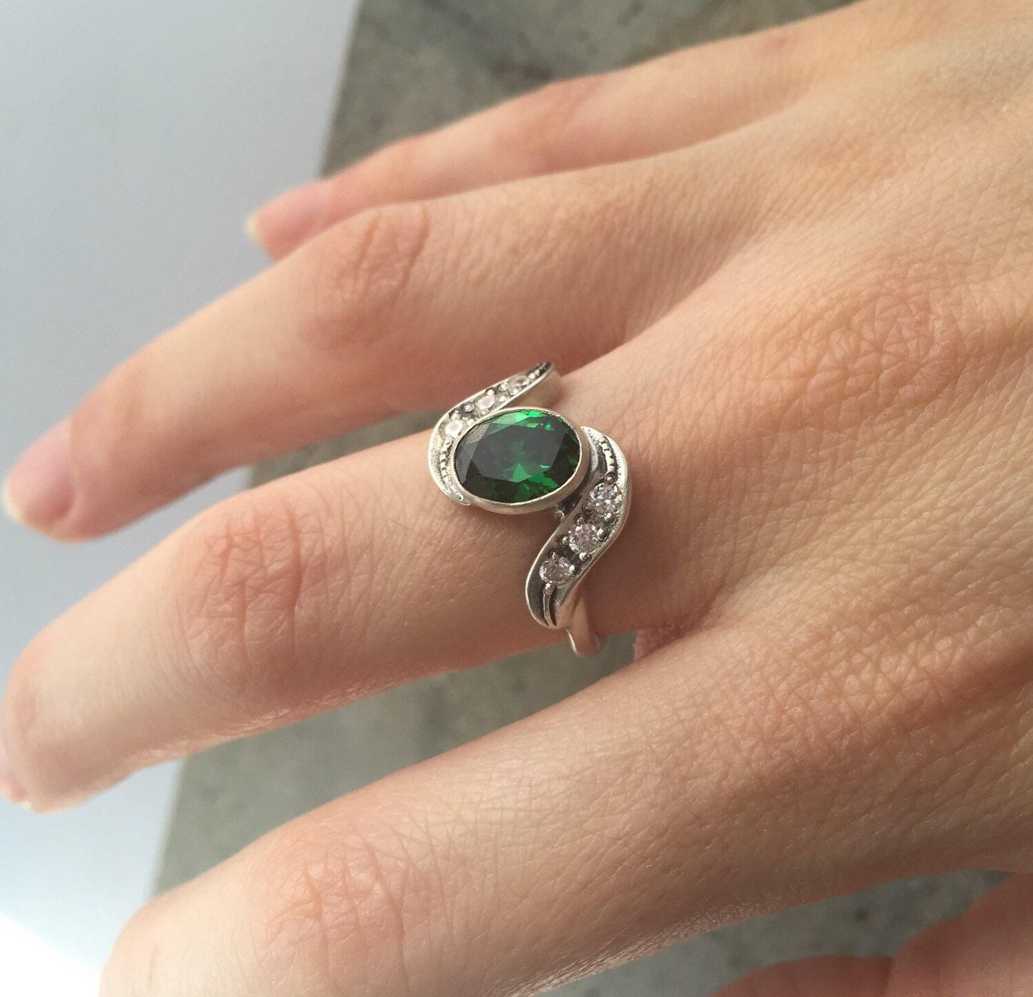 "Elegant Emerald Ring in 925 Sterling Silver, featuring a stunning Oval Created Green Emerald, perfect for birthdays and special occasions."