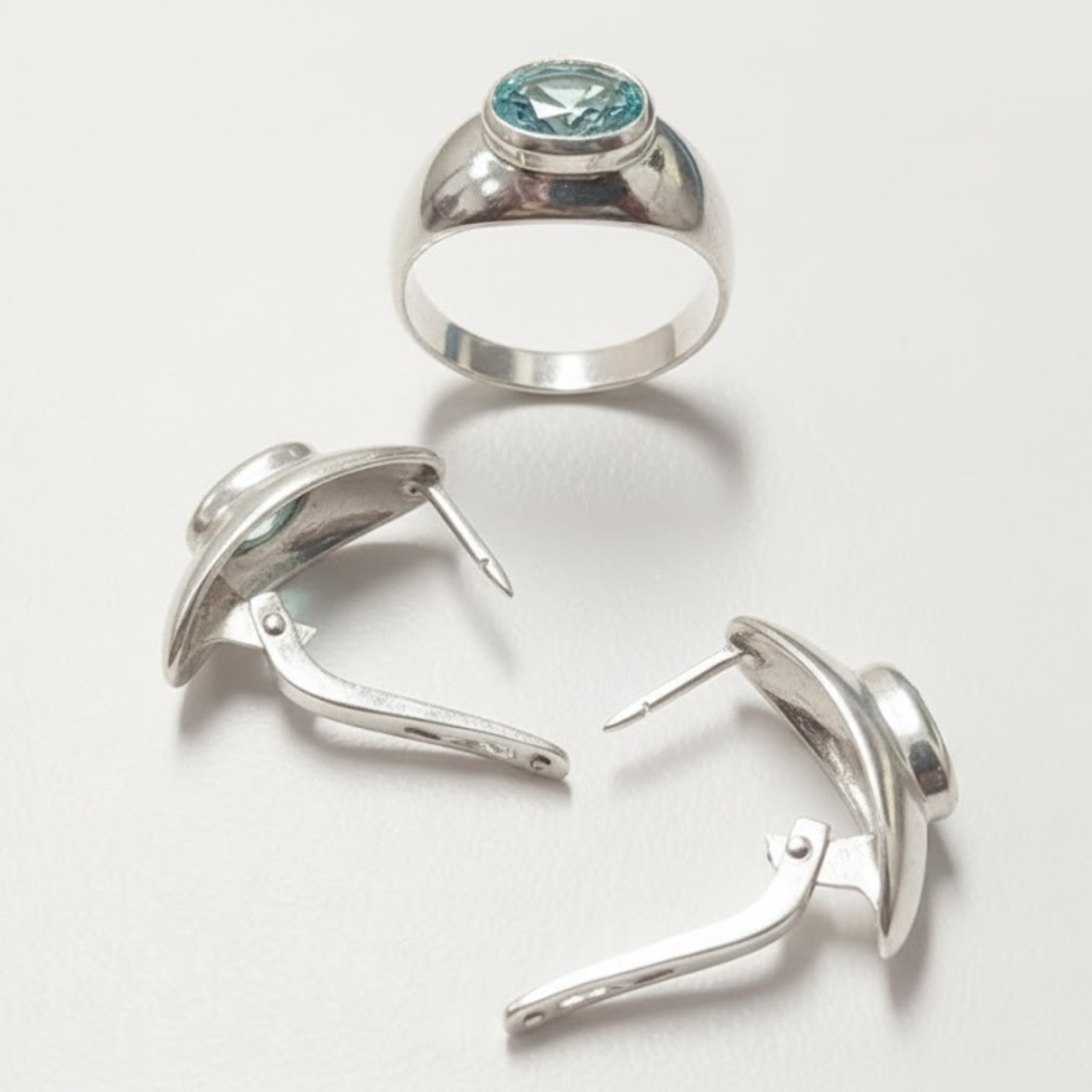 Beautiful Aquamarine Ring in 925 Sterling Silver, features a captivating oval stone, ideal for special occasions and thoughtful gifts.