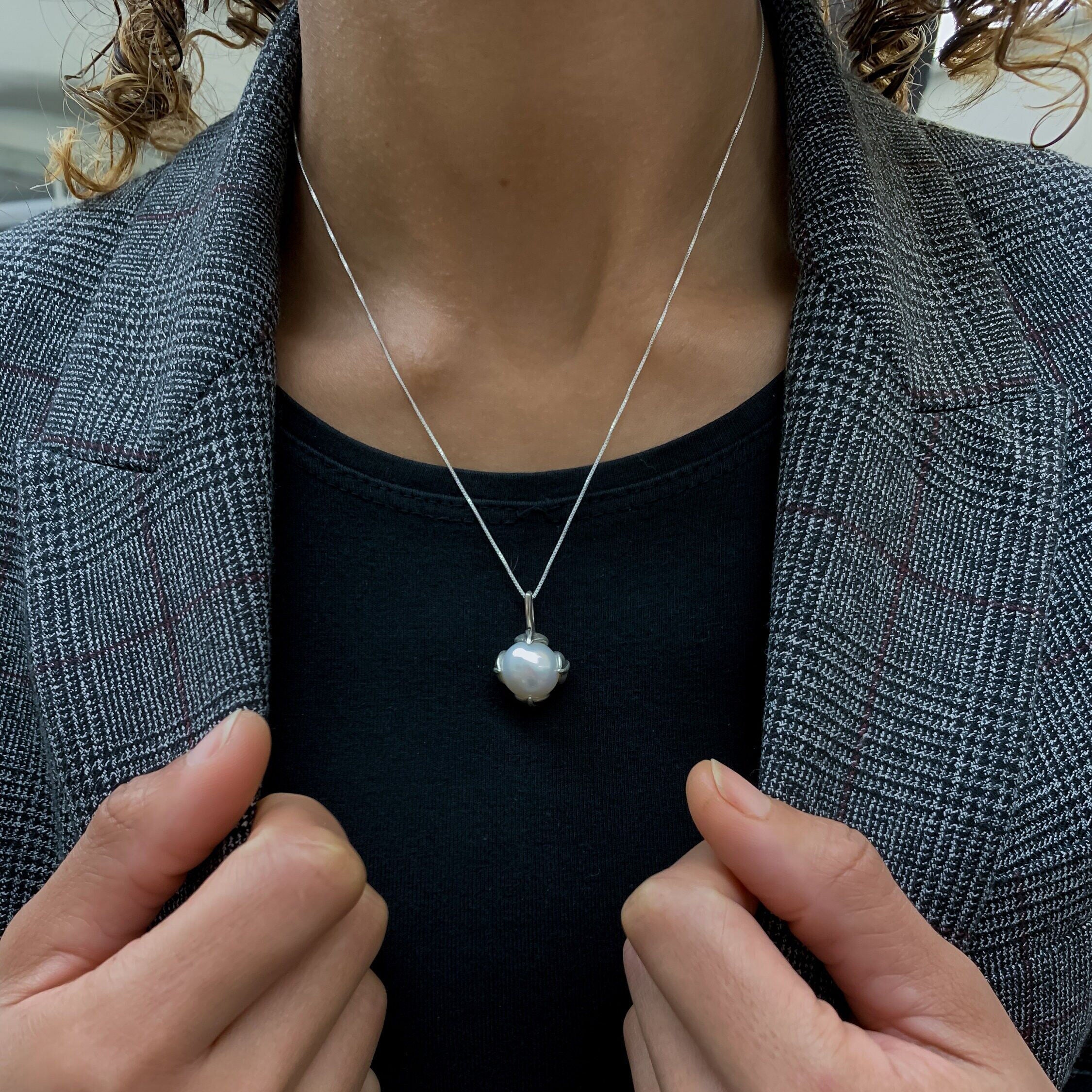 White Pearl Pendant, Natural White Pearl, June Birthstone, Silver Leaf Pendant, Pearl Pendant, Vintage Pendant, Leaf Pendant, Silver Pendant