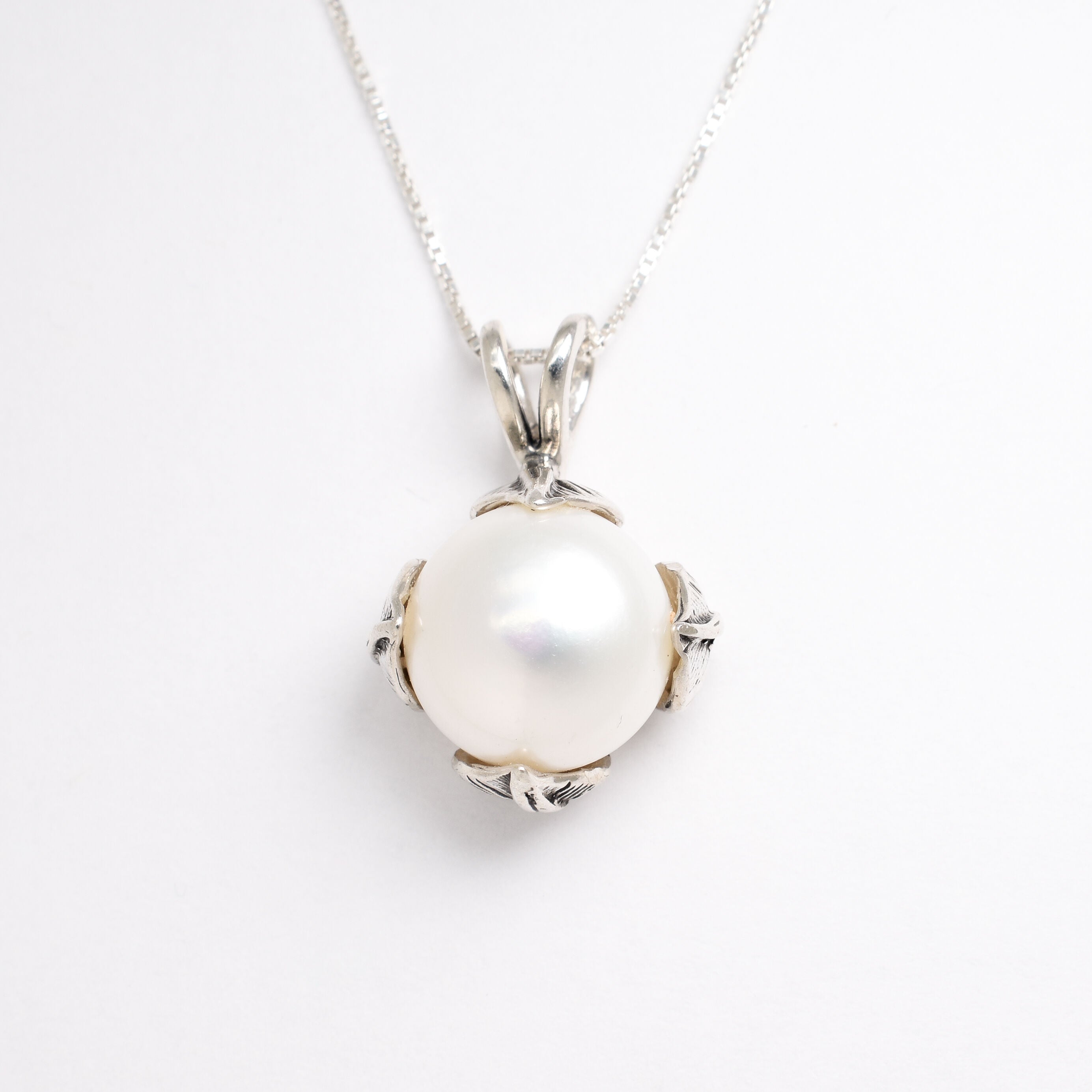 White Pearl Pendant, Natural White Pearl, June Birthstone, Silver Leaf Pendant, Pearl Pendant, Vintage Pendant, Leaf Pendant, Silver Pendant