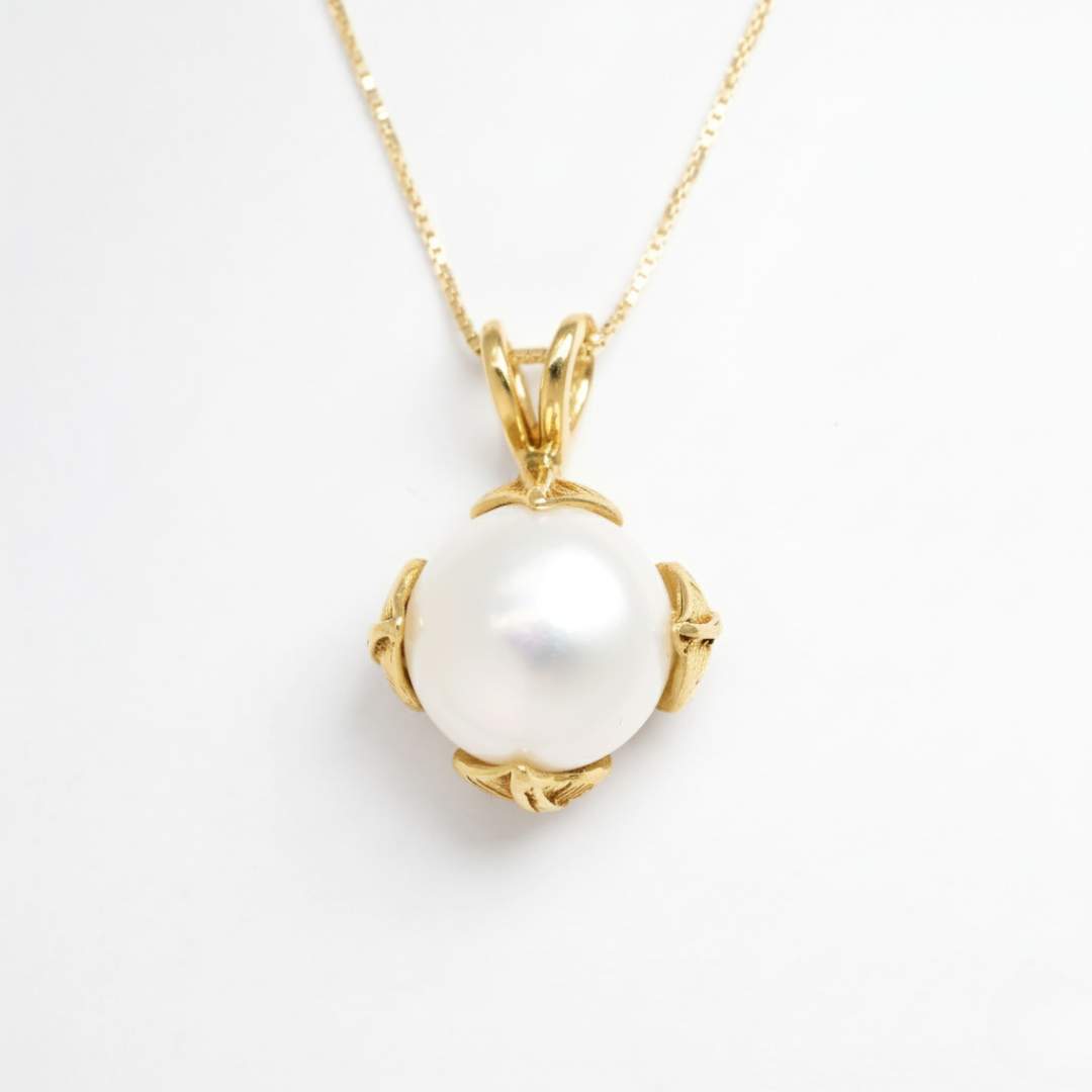 Natural Pearl Pendant made in 18k Gold Vermeil with Natural White Pearl in Prong setting, June Birthstone gift idea, symbolizes purity and integrity, ideal for everyday wear and perfect for birthday gifting and special occasions.
