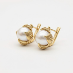 Chic 18k Gold Vermeil Pearl Earrings, a timeless June birthstone gift, symbolizing purity and ideal for daily wear and celebrations.