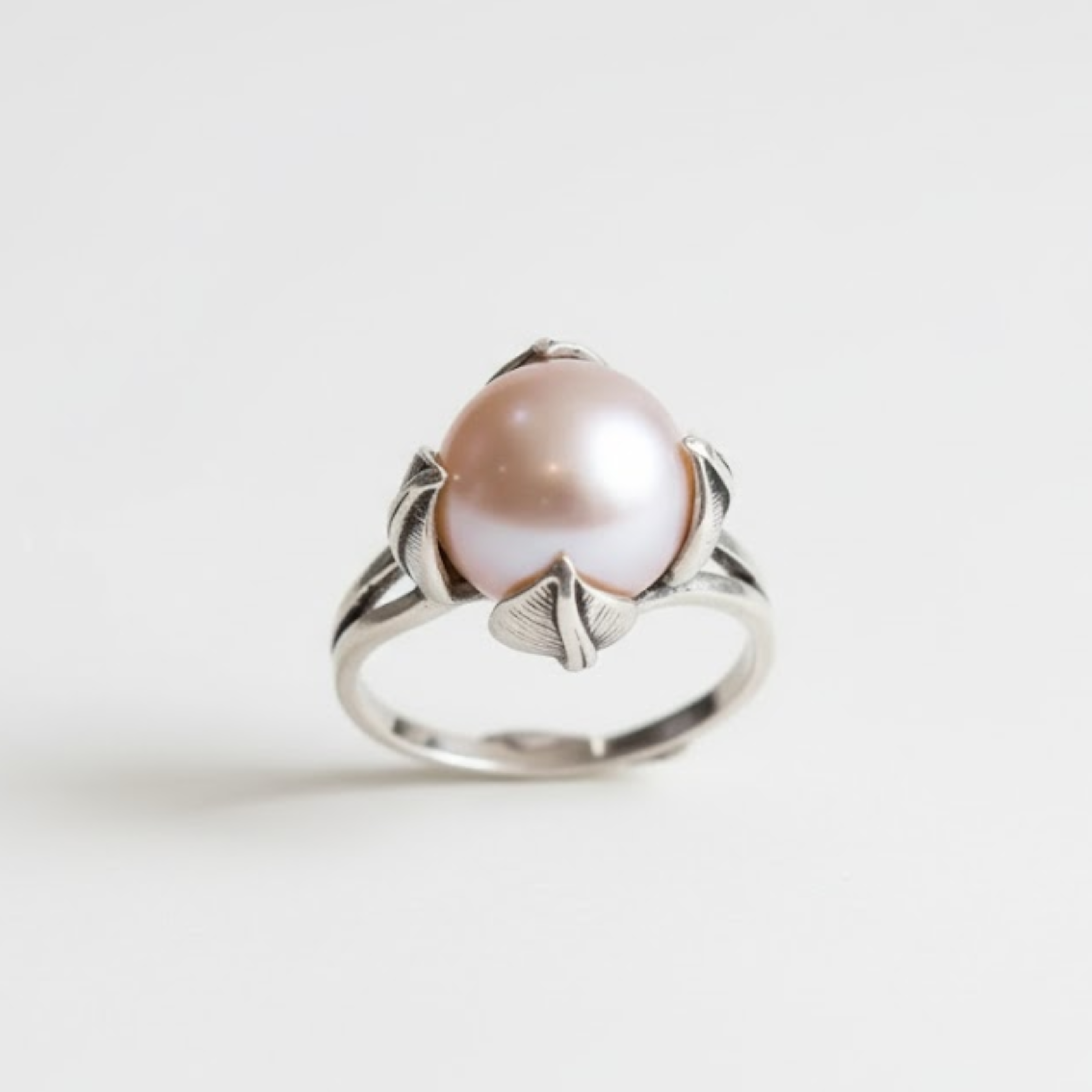 Natural Pearl Ring in 925 Sterling Silver, a timeless piece symbolizing purity, perfect for June celebrations and everyday elegance.
