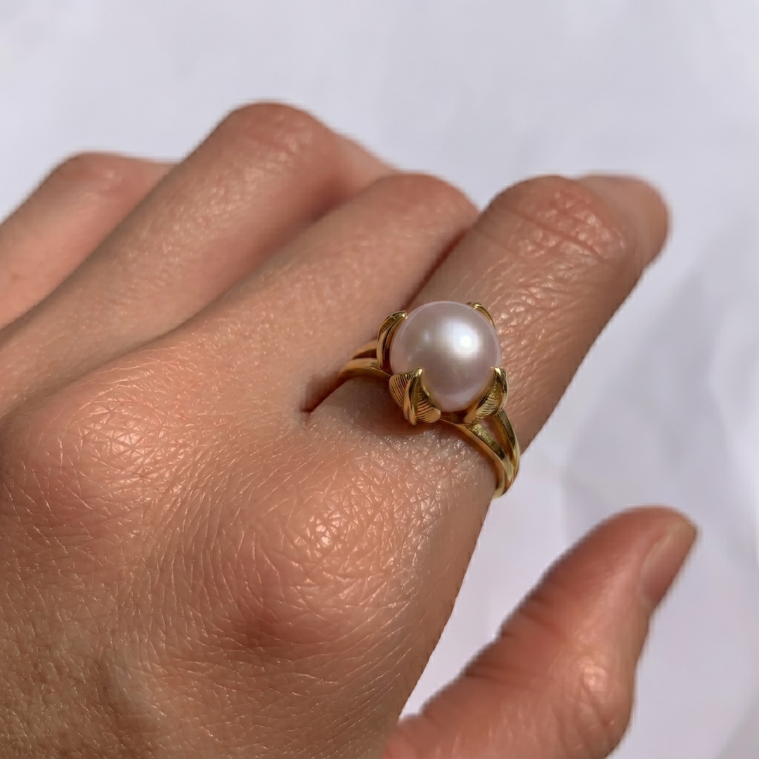 Elegant 18k Gold Vermeil Natural Pearl Ring, showcasing a pristine White Pearl, perfect for birthday or special occasion gifts.
