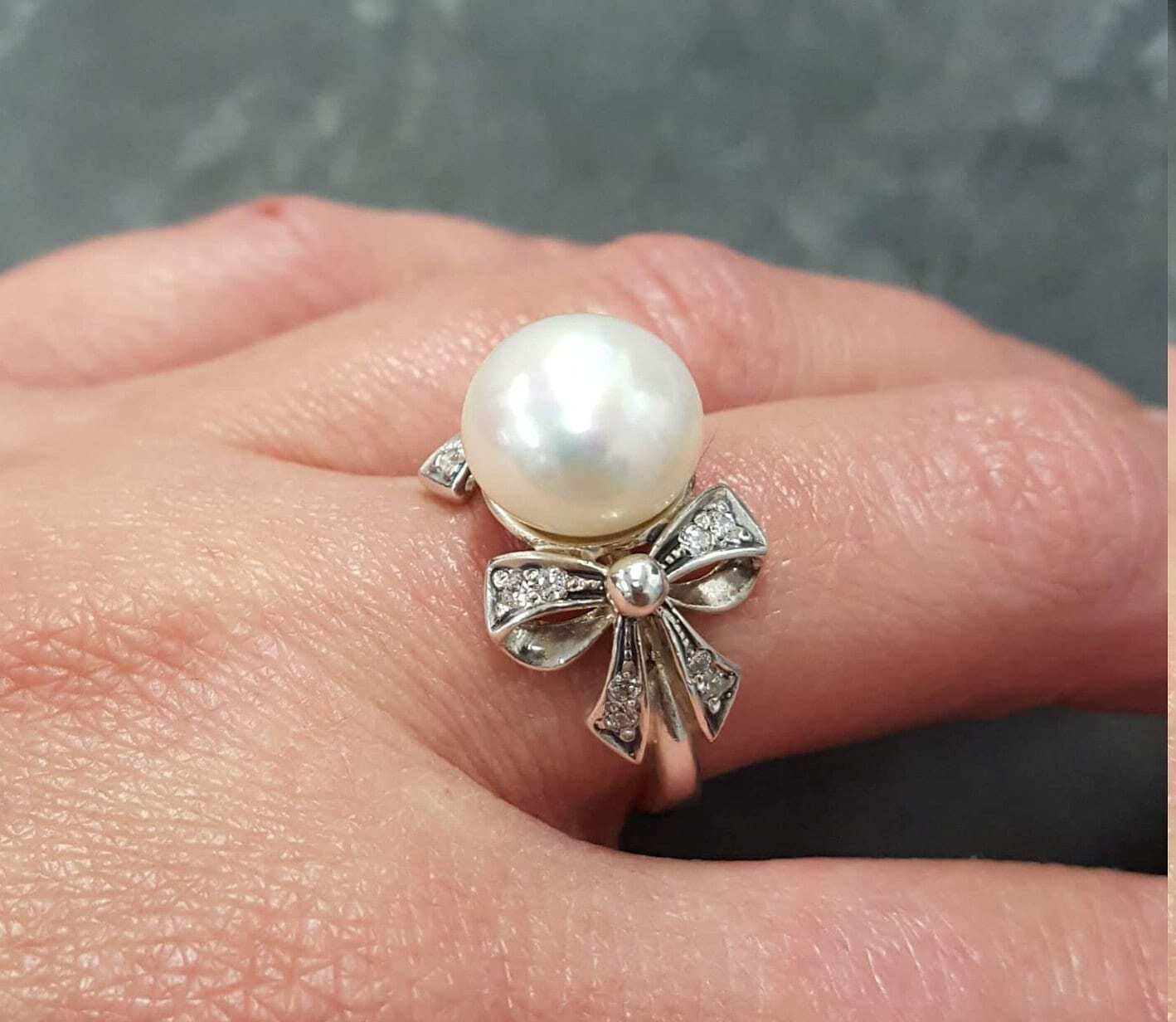 White Pearl Ring, Natural Pearl, Ribbon Ring, June Birthstone, Bow Ring, Vintage Ring, White Ring, Vintage Pearl Ring, Solid Silver Ring