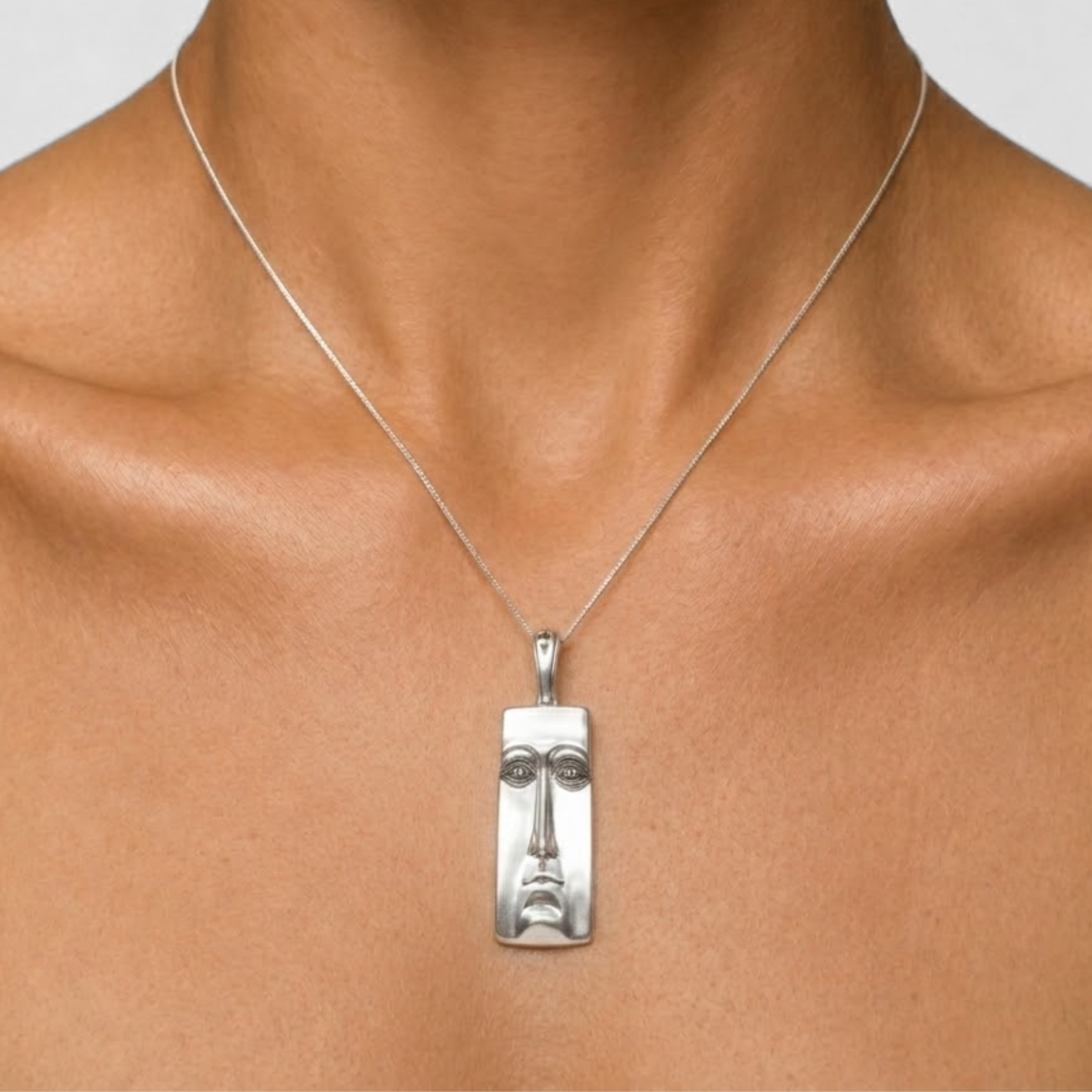 Elegant Silver Face Pendant – Vintage Long Necklace in 925 Sterling Silver. Perfect for daily wear and special celebrations.