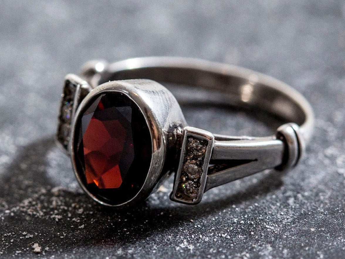 Garnet Ring, Natural Garnet, Red Garnet Ring, Vintage Rings, January Birthstone, Unique Ring, January Ring, Red Ring, Silver Ring, Garnet
