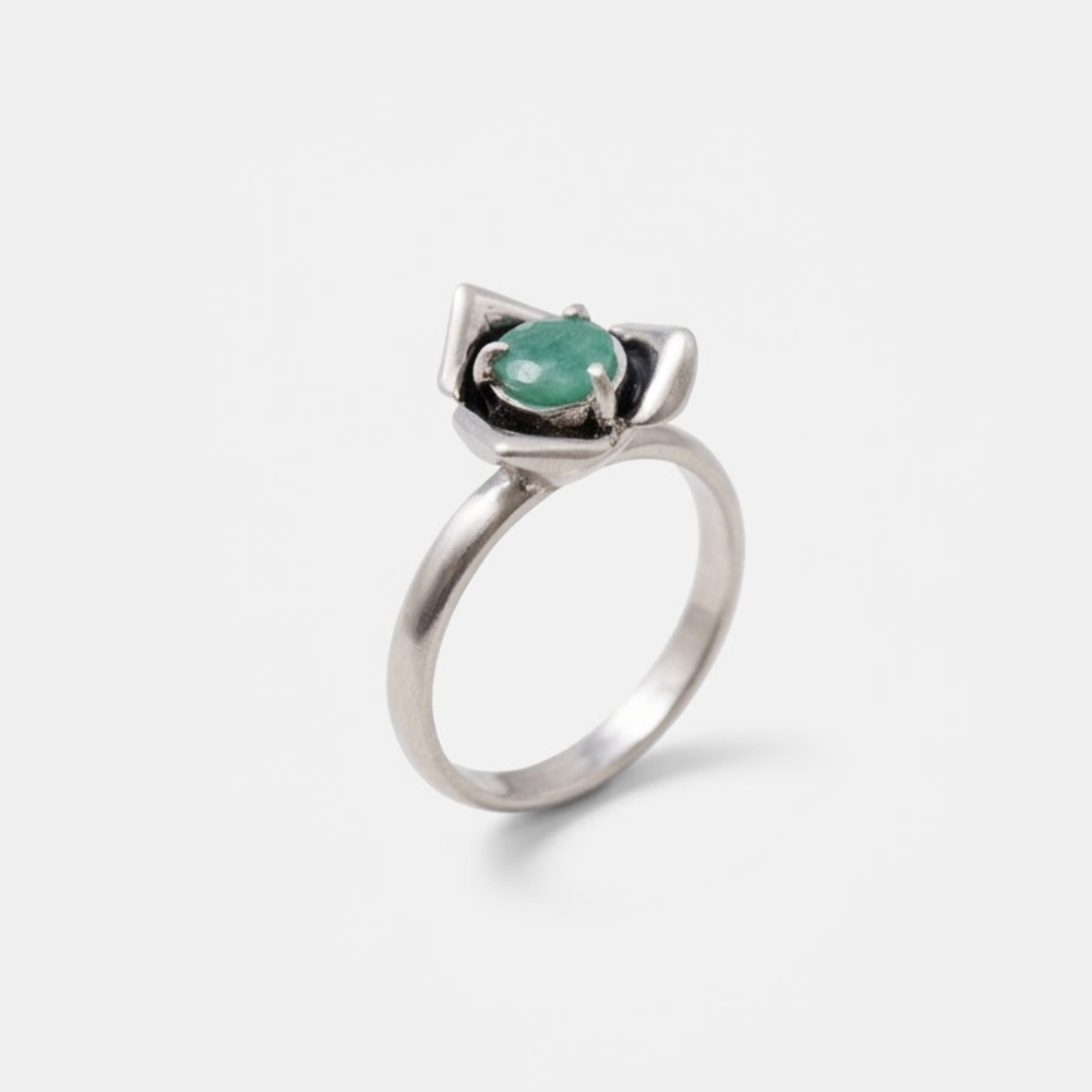 Natural Emerald Ring made in 925 Sterling Silver with Round Natural Green Emerald in Prong setting, May Birthstone gift idea, symbolizes growth, harmony, and deep emotional healing, ideal for everyday wear and perfect for birthday gifting and special occasions.