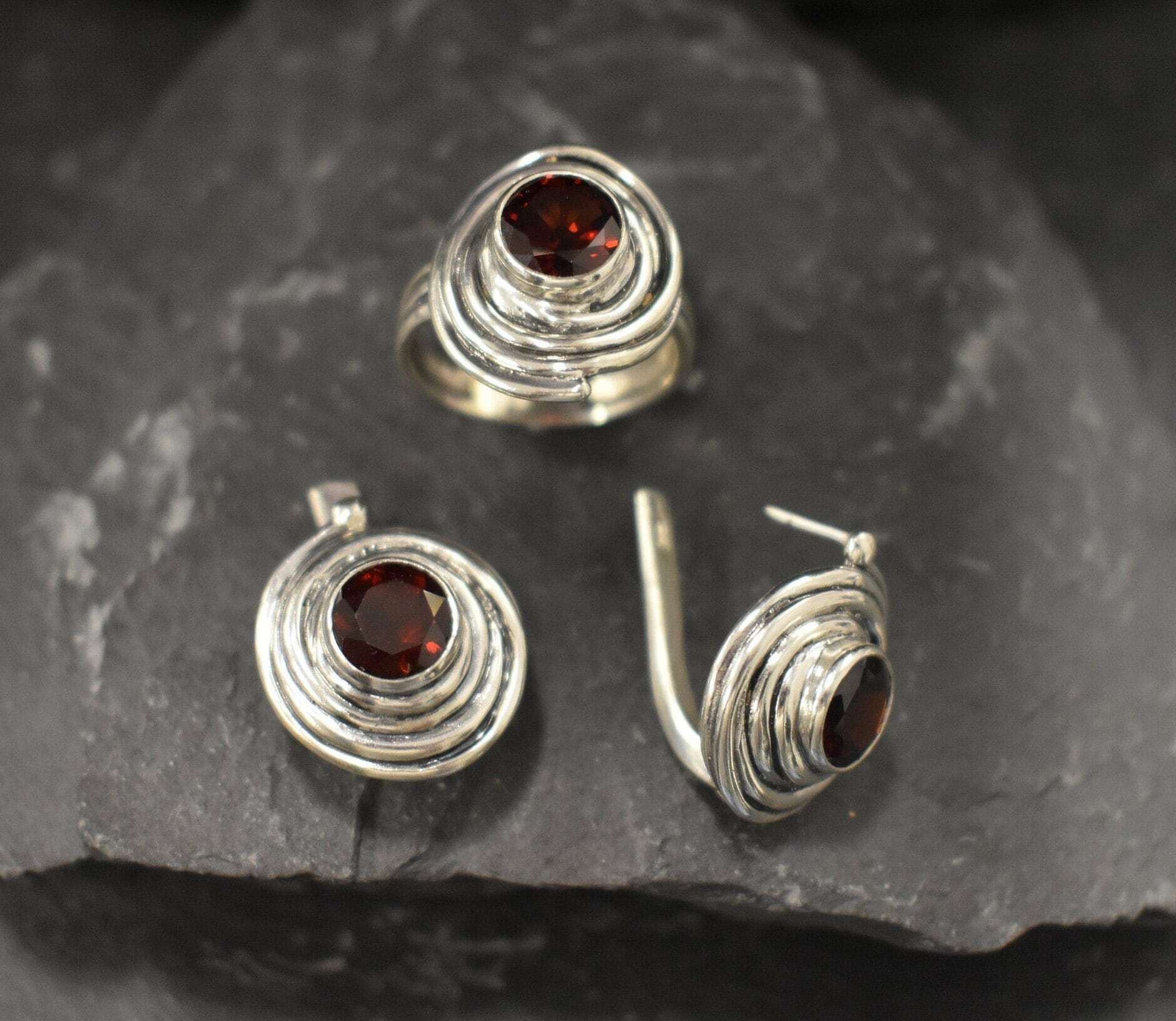 Garnet Earrings, Natural Garnet, January Birthstone, Swirl Earrings, Vintage Earrings, Red Garnet Studs, Spiral Studs, Solid Silver Earrings