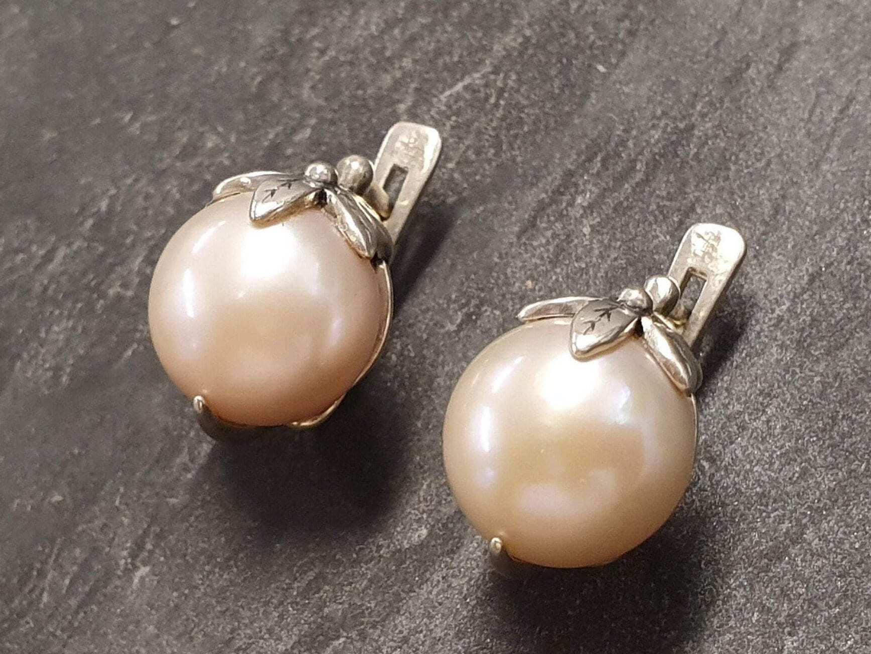 Beige Pearl Earrings, Natural Pearl Earrings, Leaf Pearl Earrings, June Birthstone Earrings, Vintage Earrings, Flower Earrings, Silver Studs