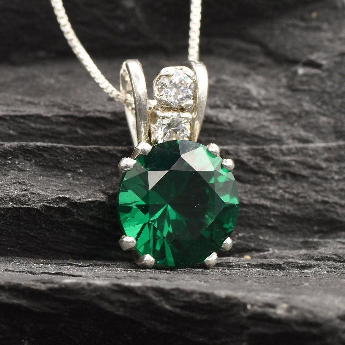 Dazzling Created Emerald Pendant in 925 Sterling Silver, ideal gift for May birthdays and special moments, perfect for daily style.