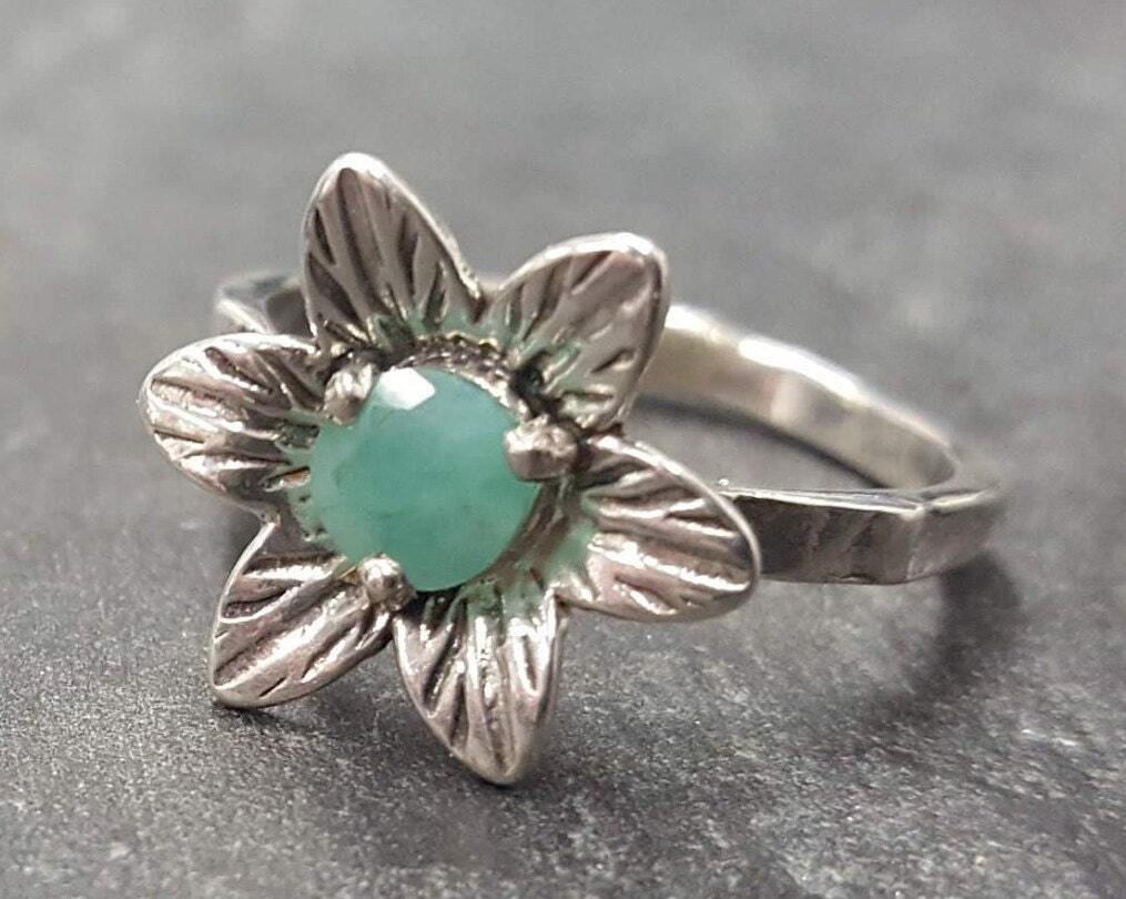 Natural Emerald Ring made in 925 Sterling Silver with Round Natural Green Emerald in Prong setting, May Birthstone gift idea, symbolizes growth, harmony, and deep emotional healing, ideal for everyday wear and perfect for birthday gifting and special occasions.