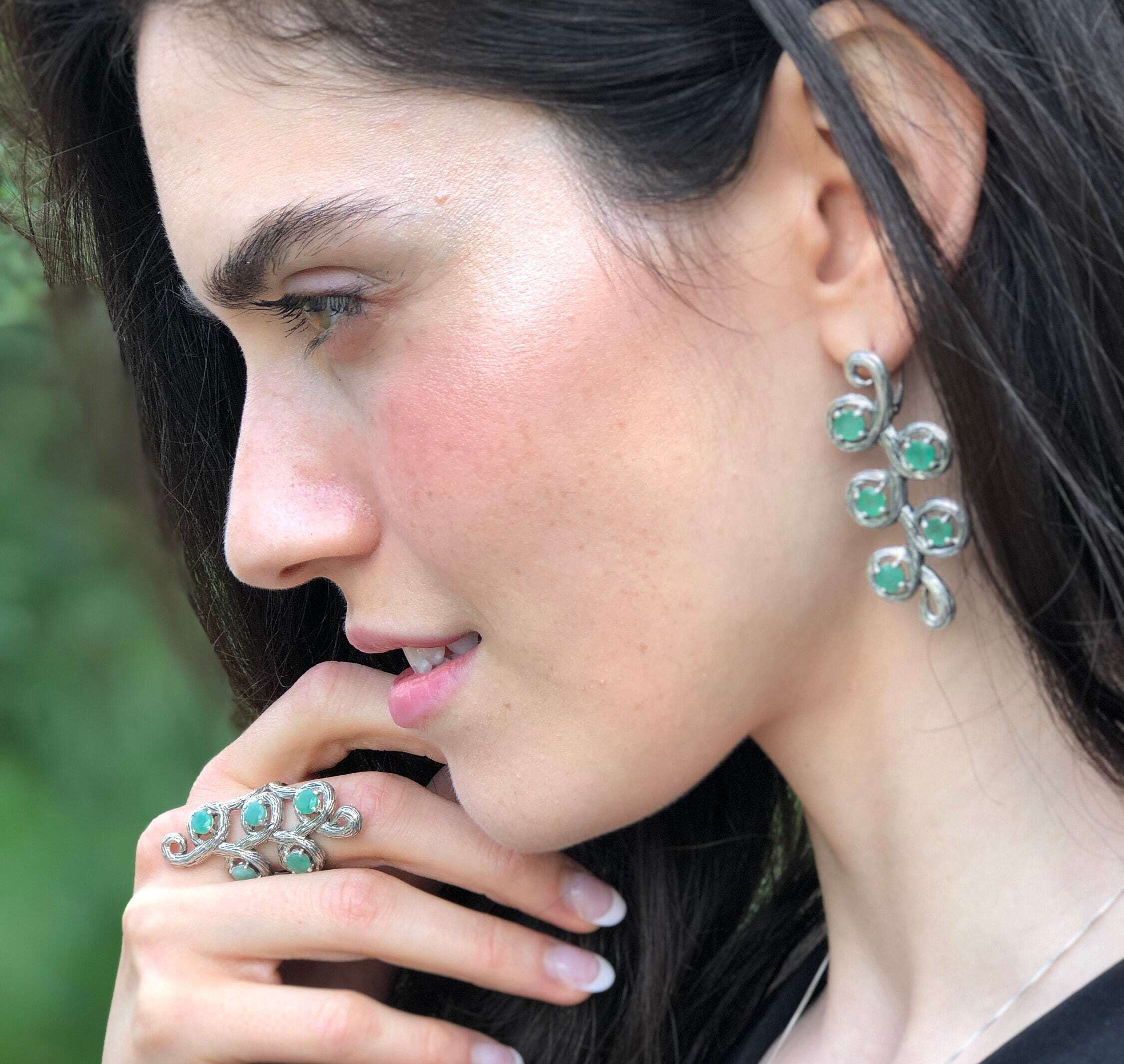 Elegant 925 Sterling Silver Natural Emerald Ring, ideal for May birthdays, symbolizes growth and harmony, perfect for any occasion.