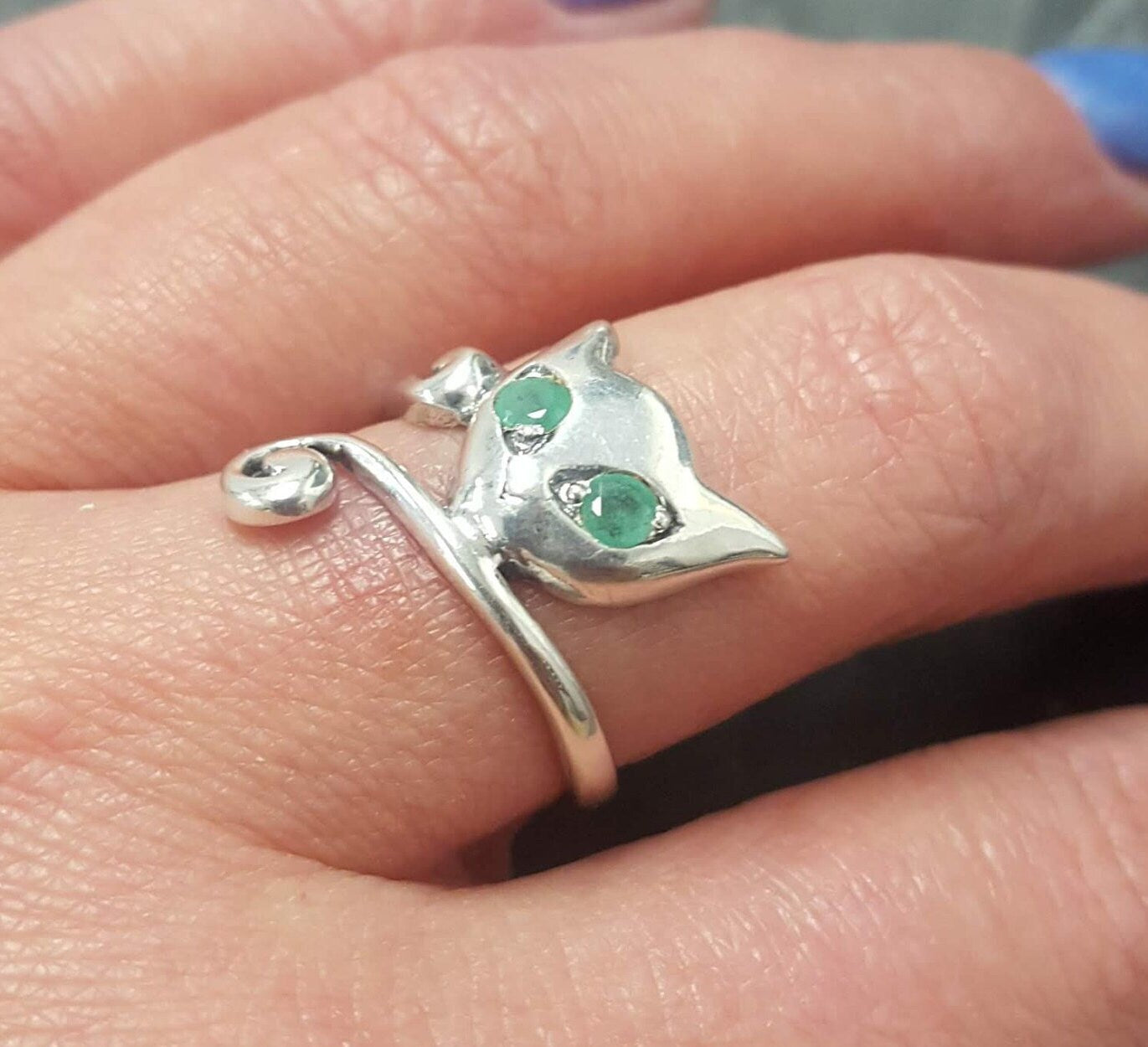 Elegant 925 Sterling Silver Ring featuring a Round Natural Emerald, ideal for May birthdays and special occasions.