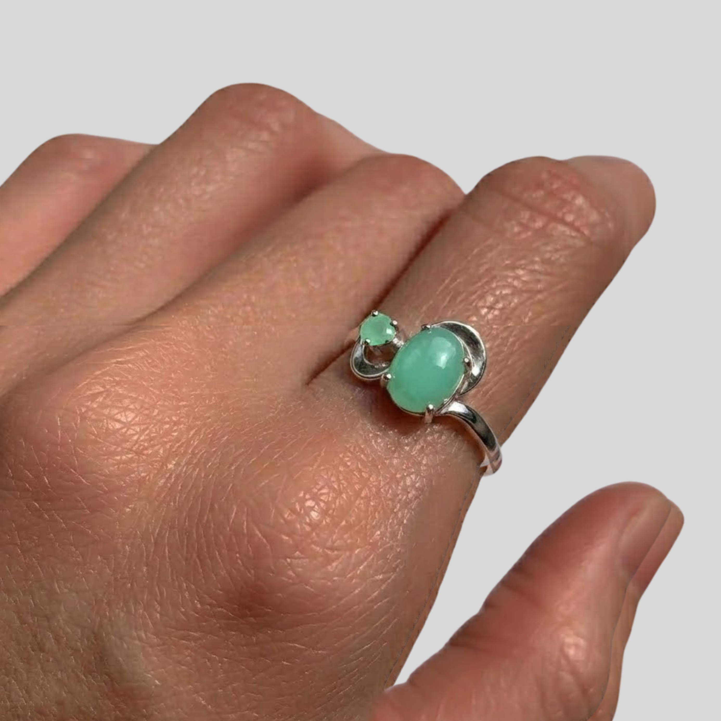 Elegant 925 Sterling Silver Natural Emerald Ring with Oval Gemstone, perfect for May birthdays and special occasions.