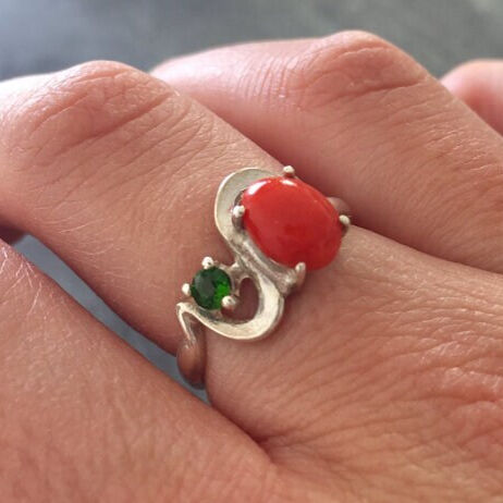 Elegant 925 Sterling Silver Natural Emerald Ring with Oval Gemstone, perfect for May birthdays and special occasions.