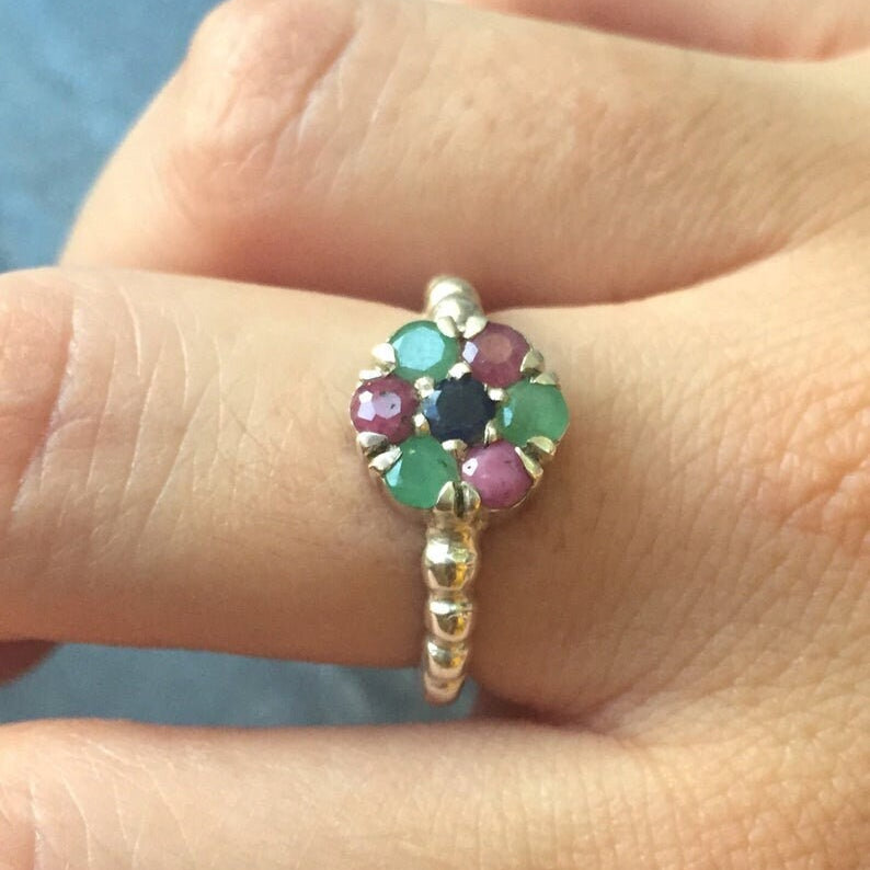 Cluster setting 925 Sterling Silver ring featuring a Round Natural Blue Sapphire, perfect for everyday wear or special occasions.