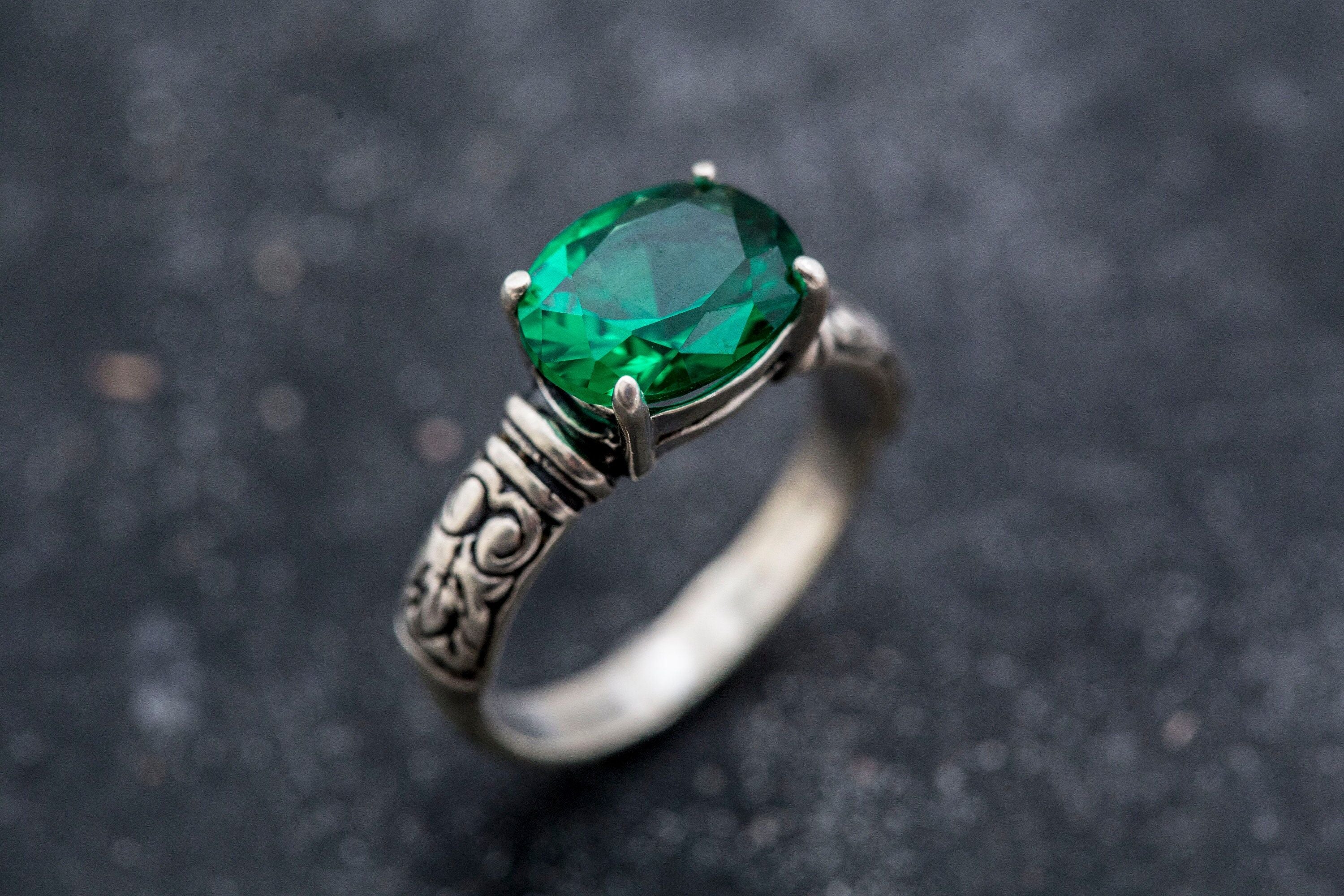 Emerald Ring, Vintage Emerald Ring, Emerald Green Ring, Created Emerald, Vintage Rings, Vintage Silver Ring, Horizontal Ring, Horizontal Gem