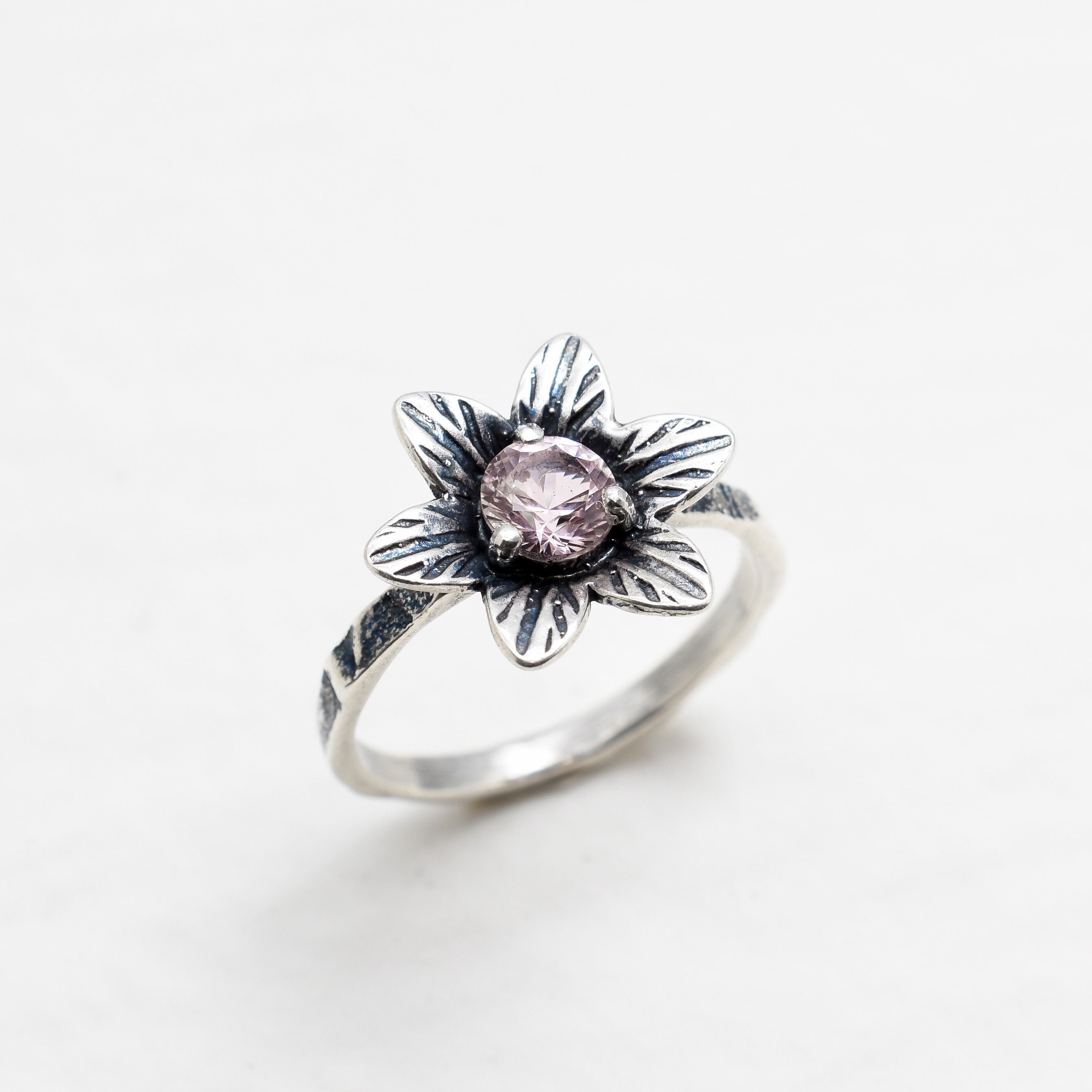 Morganite Ring, Created Morganite, Silver Flower Ring, Pink Vintage Ring, Pink Ring, Pink Diamond Ring, Unique Stone Ring, Silver Daisy Ring