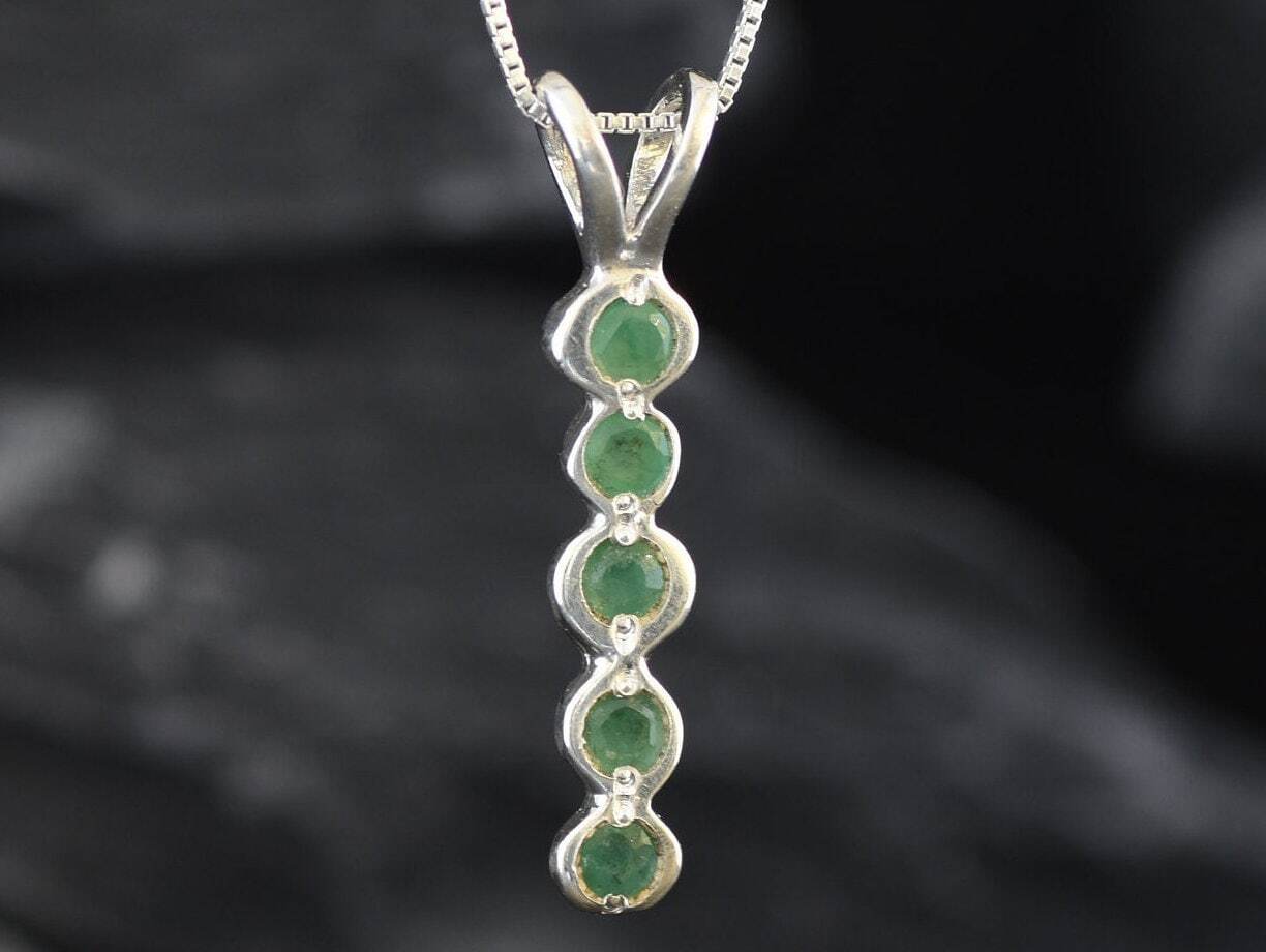 Emerald Pendant, Natural Emerald, May Birthstone, Bubble Pendant, Line Pendant, Vertical Pendant, Vintage Pendant, Emerald Necklace, Silver