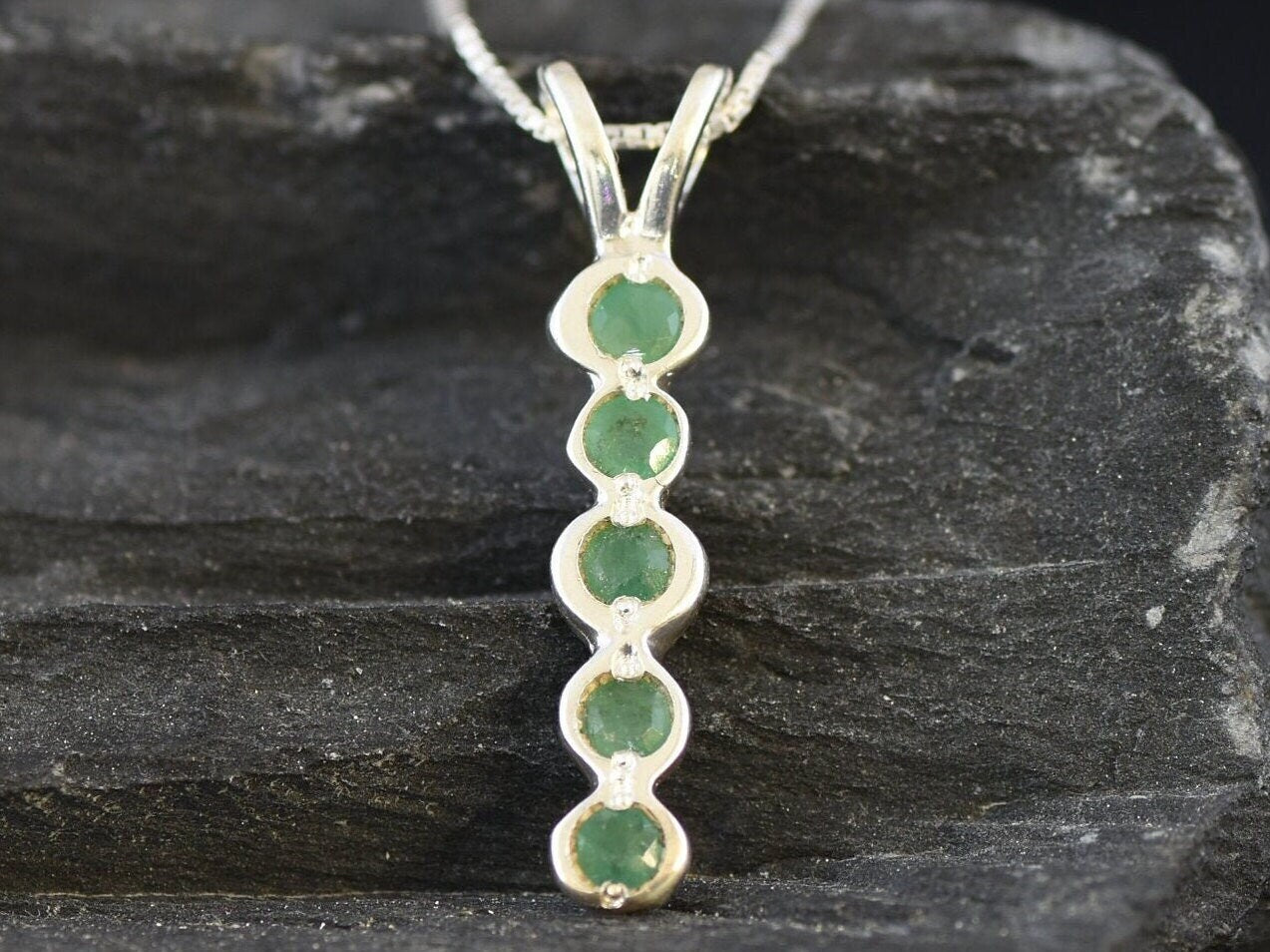 Emerald Pendant, Natural Emerald, May Birthstone, Bubble Pendant, Line Pendant, Vertical Pendant, Vintage Pendant, Emerald Necklace, Silver